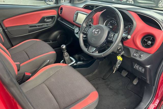 2017 Toyota Yaris 1.5 VVT-i Blue Bi-tone 5dr