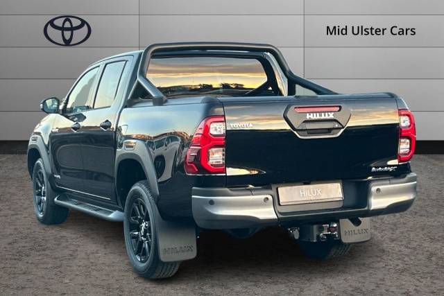 2025 Toyota Hilux 2.8 D-4D-h Invincible X Auto 4WD Euro 6 4dr