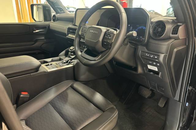 2025 Toyota Land Cruiser 2.8 D-4D 204 Invincible 5dr Auto 7 Seats