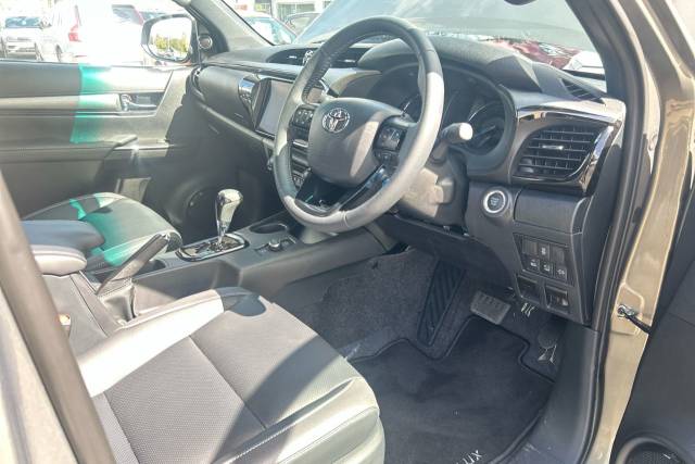 2025 Toyota Hilux Invincible X 2.8 D-4D