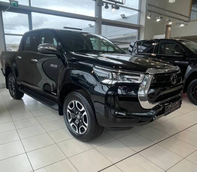 Toyota Hilux Invincible 2.8 D-4D Manual Pick Up Diesel Black