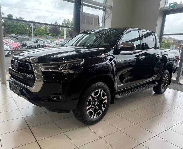 2025 Toyota Hilux Invincible 2.8 D-4D Manual