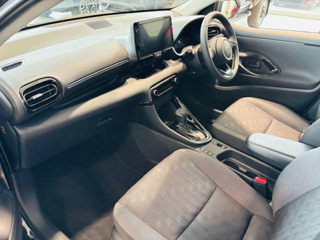 2025 Toyota Yaris Design 1.5 CVT Hybrid Auto