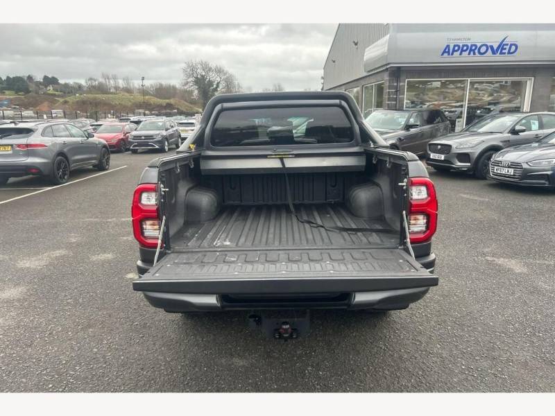 2025 Toyota Hilux