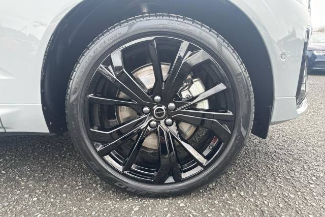 2025 Volvo XC60 2.0 B5 MHEV Plus Black Edition SUV 5dr Petrol Hybrid Auto AWD Euro 6 (s/s) (250 ps)