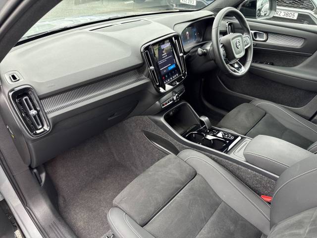 2025 Volvo XC40 2.0 B4P Plus Dark 5dr Auto