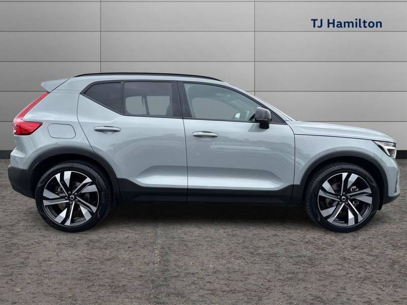 2025 Volvo XC40