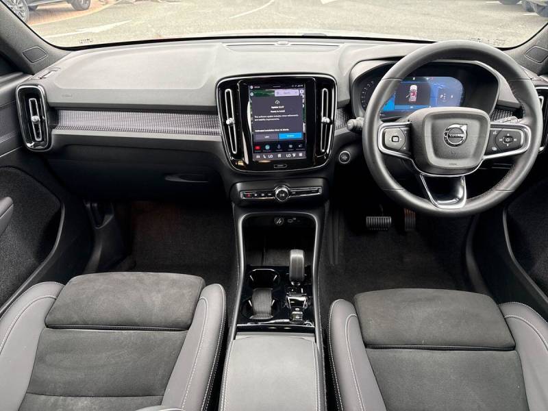 2025 Volvo XC40