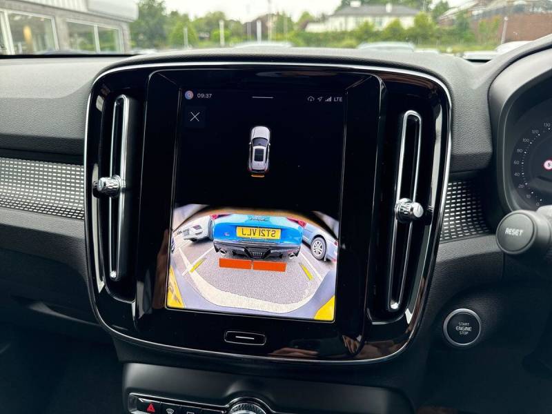 2025 Volvo XC40