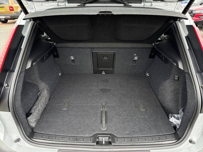 2025 Volvo XC40